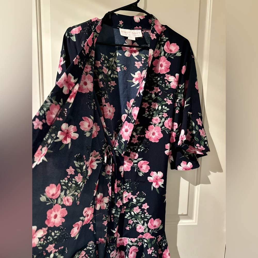 *NWOT* Birdy Grey Floral Robe - Picture 5 of 9
